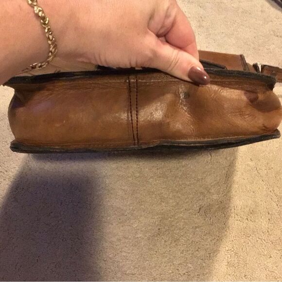 Vintage unisex Leather Brown Satchel Crossbody - Picture 3 of 6